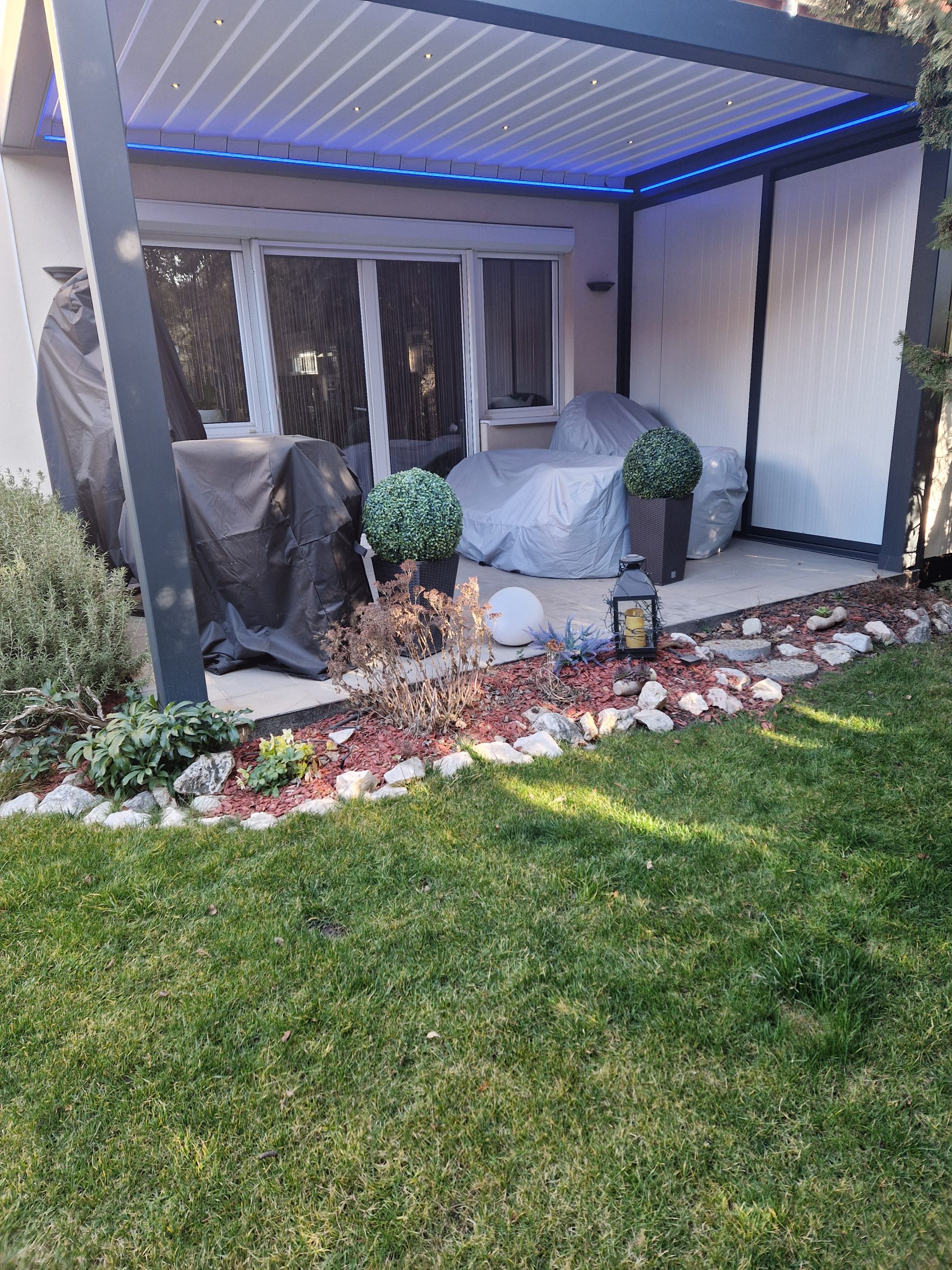 Terasz pergola alumíniumból