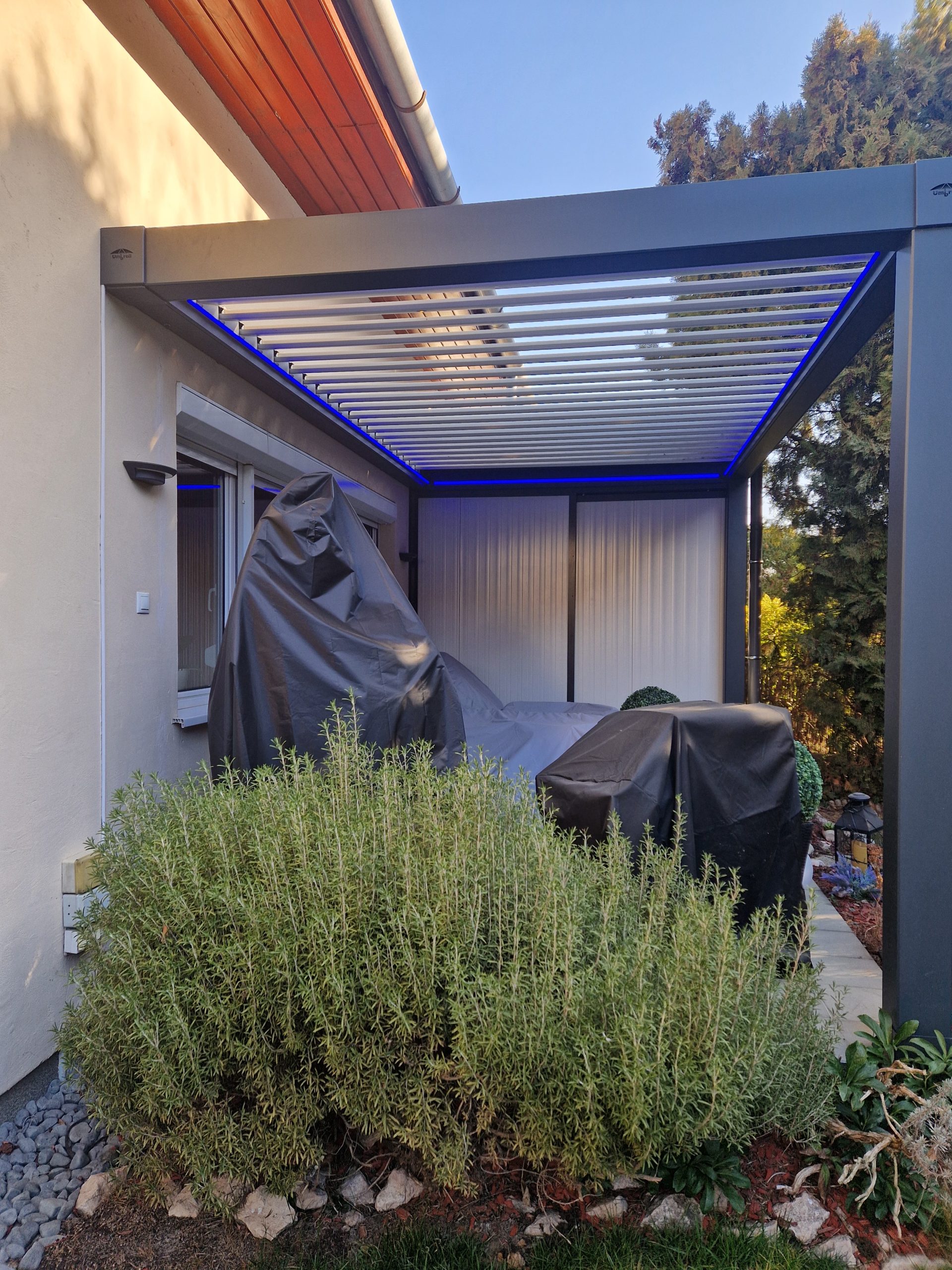 Hangulatos forgatható lamellás pergola