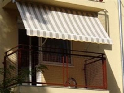 Balkon napellenző erkélyre és teraszra – praktikus árnyékolás otthonra